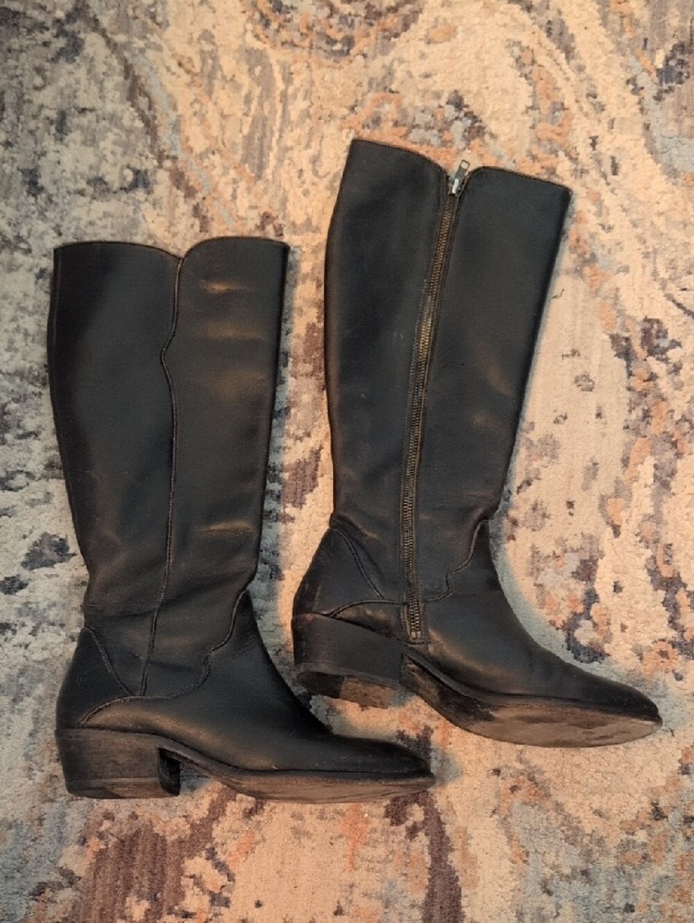 Classic Frye Black Knee-High Leather Women's Boots - Picture 2 of 15